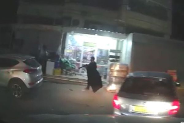 כך הסתיים הפיגוע: תיעוד מתוך מצלמת רכב הרבש"ץ