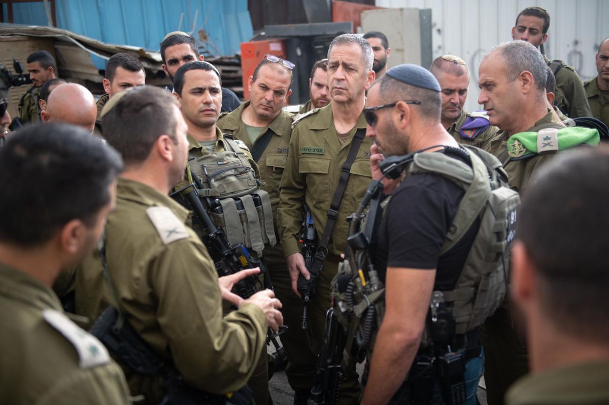 משפחתו של עופר אוחנה: "יצא מטיפול נמרץ ב"ה"