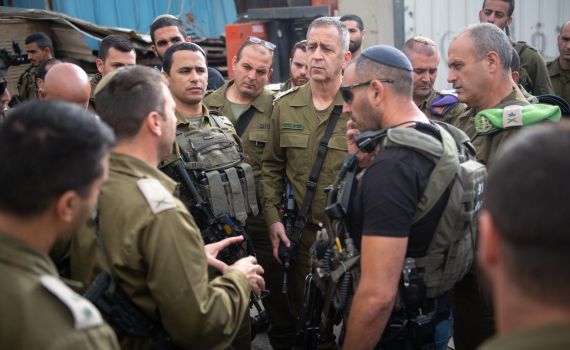 משפחתו של עופר אוחנה: "יצא מטיפול נמרץ ב"ה"