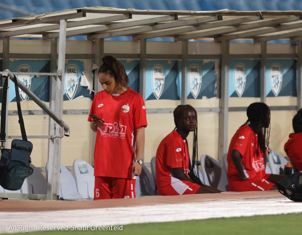 אשריכם ישראל: הכדורגלנית התפללה מנחה בזמן משחק