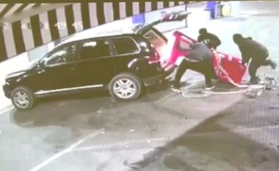 צפו: בדואים מתל שבע גונבים כספומט בפתח תקוה