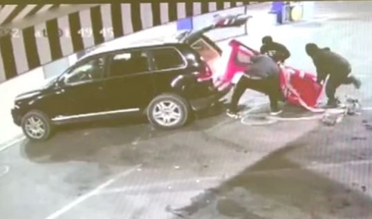 צפו: בדואים מתל שבע גונבים כספומט בפתח תקוה