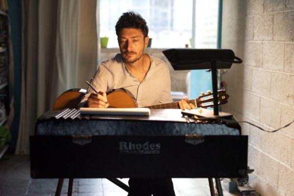 נדב הולנדר בשיר חדש: "חור שחור"