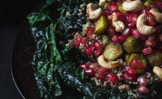 לכבוד שבת: סלט קייל רימון וקשיו חגיגי