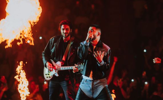 מרגש: עדן חסון אירח בהופעתו ילדים שעברו חרם