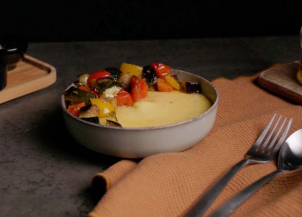 קלי קלות: מתכון לפולנטה עם ירקות צלויים