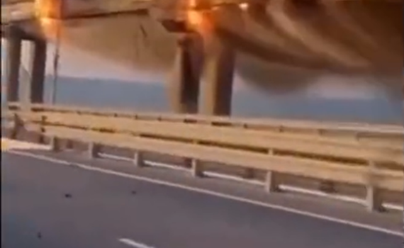 מכה לרוסים: פוצץ הגשר המחבר בין קרים לרוסיה