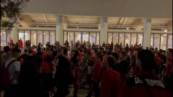 אוהדי כדורגל מתפרעים נעצרו מחוץ לבלומפילד