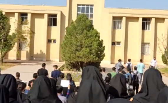 מחסום הפחד נשבר: הסרטון הנדיר של התלמידות באיראן