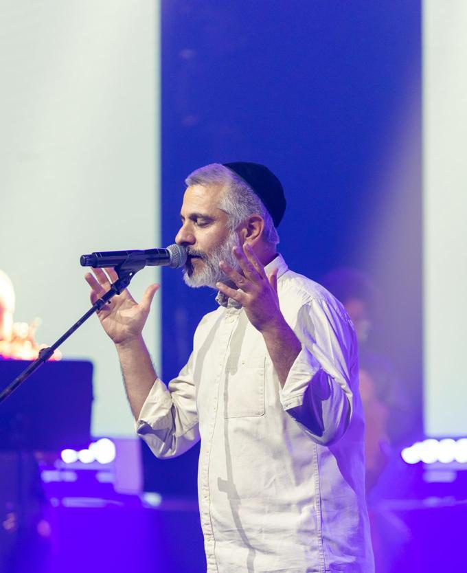 אביתר בנאי נחשף: 11 שנות תיעוד של מוזיקה, אמונה וחיים