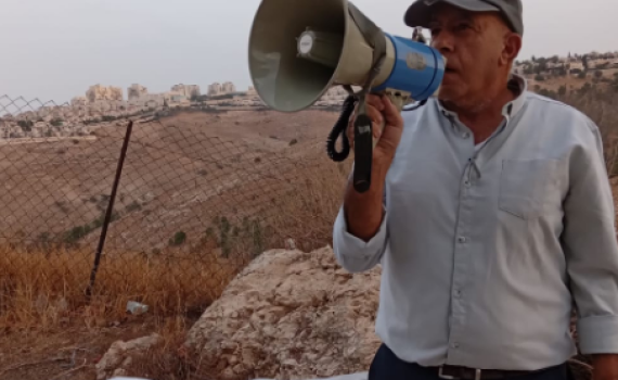 ראש המפלגה הסרוג שובת רעב מול בתי רבני הציונות הדתית