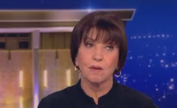 צפו: עמית סגל מקרקס את זהבה גלאון