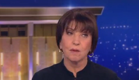 צפו: עמית סגל מקרקס את זהבה גלאון