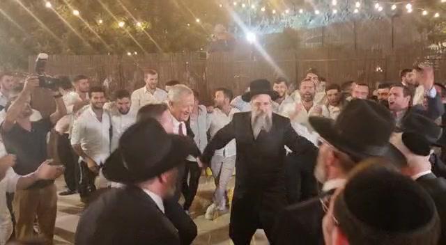 ירקוד גם בשבוע הבא? צפו בגנץ מפזז בחתונה חרדית