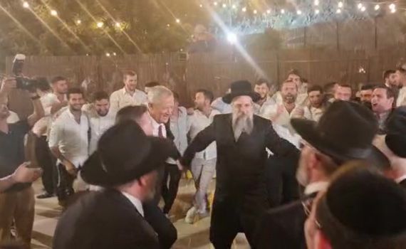 ירקוד גם בשבוע הבא? צפו בגנץ מפזז בחתונה חרדית