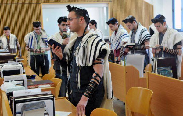 שילוב ספרדים בישיבות הסרוגות: מהלך מכוון או חוסר הבנה?