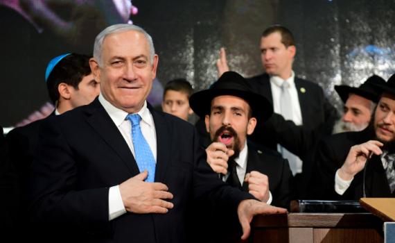 רבה של כפר חב"ד על ההקפות: "חילול שם שמים"