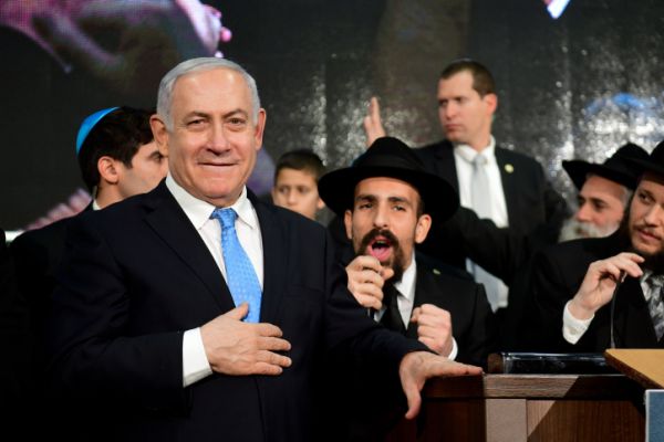 רבה של כפר חב"ד על ההקפות: "חילול שם שמים"