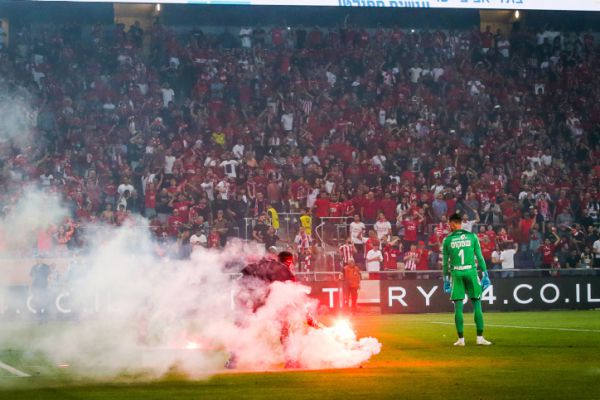 בעקבות ההתפרעות בדרבי: עונש כבד להפועל ת"א