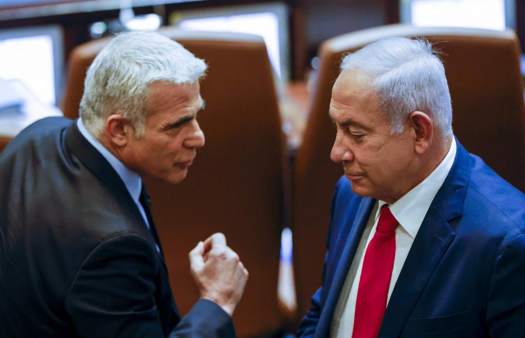 אחרי 45 דקות: הסתיימה החפיפה בין נתניהו ללפיד