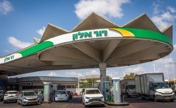 כתב אישום: שוטר פלט כדור על אזרח בתחנת דלק