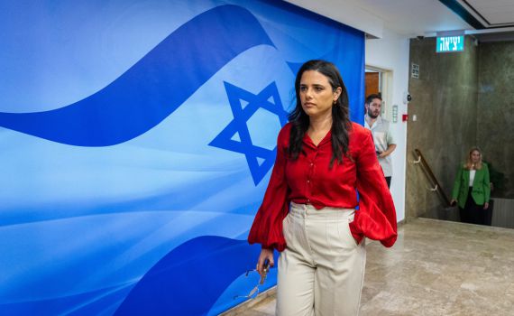 שקד פונה שוב לבר לב: גרש את משפחת המחבל