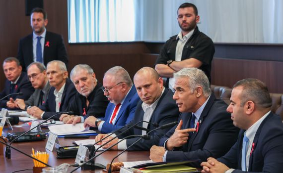 עוד לפני השבעת הממשלה: בנט מודיע על התפטרות