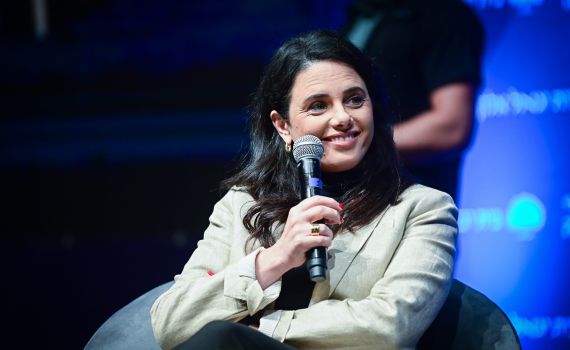 סקר: שקד מטפסת; גנץ וסער צוללים; הימין מתקרב