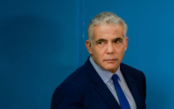 מסנדל את נתניהו? העדכון של לפיד לאמריקאים