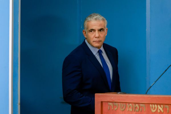 לקראת המונדיאל: שיחה בין לפיד לשר החוץ הקטארי