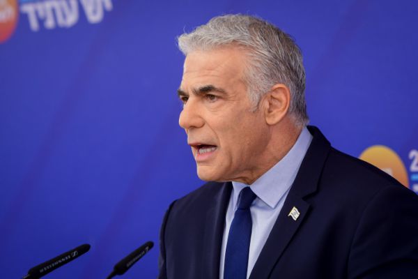 לפיד פונה לציבור הסרוג: רוצה לבנות אתכם גשר. צפו