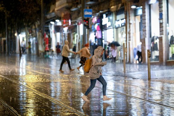 לקראת הסערה המשטרה מזהירה: "מומלץ להישאר בבית ולדחות טיולים"