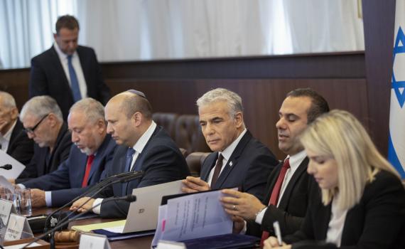 לפיד: "זהו הישג מדיני, הסכם שמחזק את הביטחון"