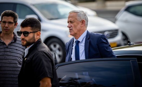 גנץ: "מצאתי את עצמי פסיק היסטורי מרבין"