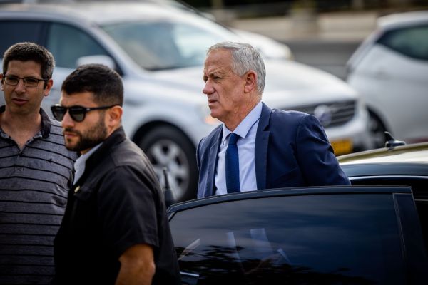 גנץ: "מצאתי את עצמי פסיק היסטורי מרבין"