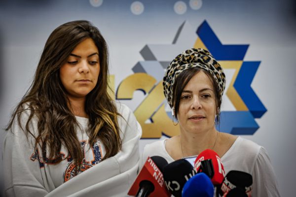 אשתו של עופר אוחנה: "שום מחבל לא יגרום לנו לזוז"