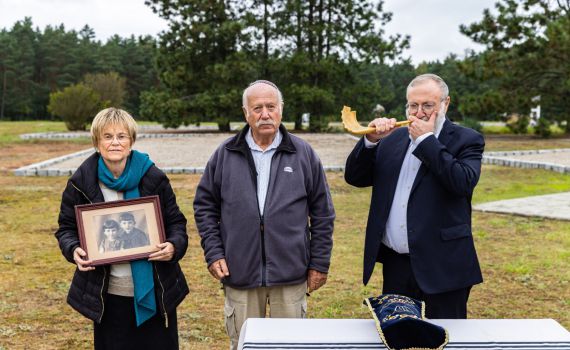 אחיה נרצחו בשואה כעת היא יוצאת למסע להנצחתם