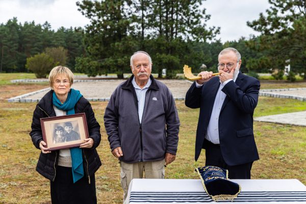 אחיה נרצחו בשואה כעת היא יוצאת למסע להנצחתם