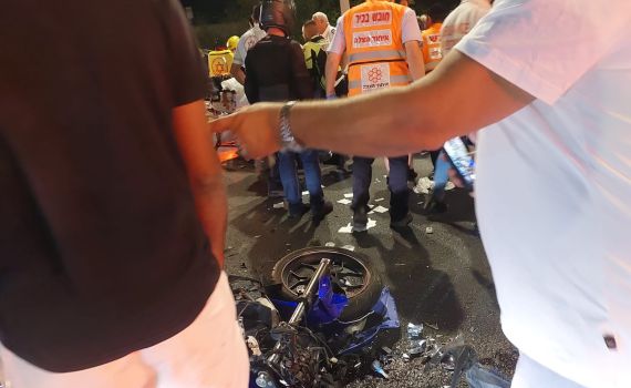 רוכב אופנוע נפצע קשה מפגיעת רכב בטבריה