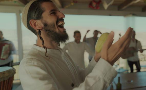 צפו: איחוד הלהקות במחרוזת מיוחדת לסוכות