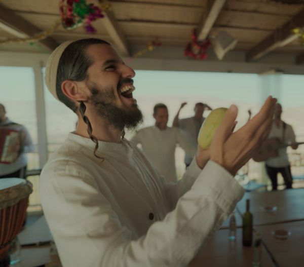 צפו: איחוד הלהקות במחרוזת מיוחדת לסוכות