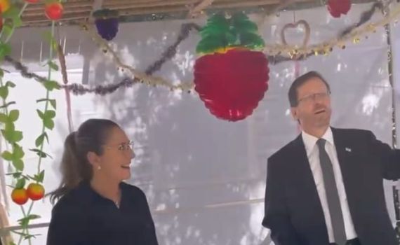 כמיטב המסורת: אזרחי ישראל מוזמנים לסוכה בבית הנשיא