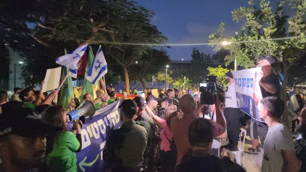 צפו: פעילי שמאל התעמתו עם הצל בדרום תל אביב