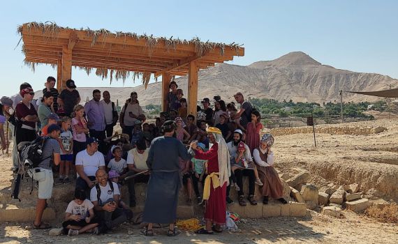 בפתח חול המועד: עשרות אלפי מטיילים הגיעו לבנימין