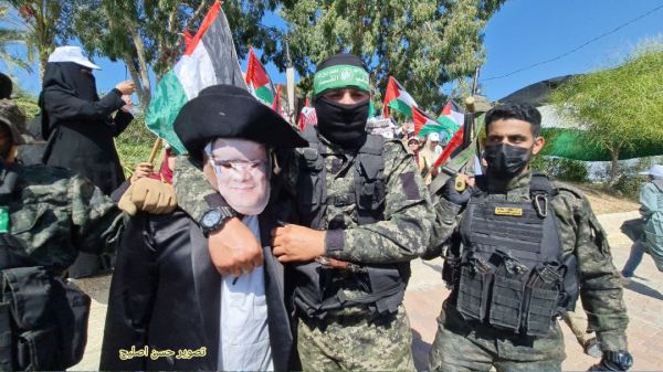 הצגה בחאן יונס: מחבלים הוציאו להורג את בן גביר