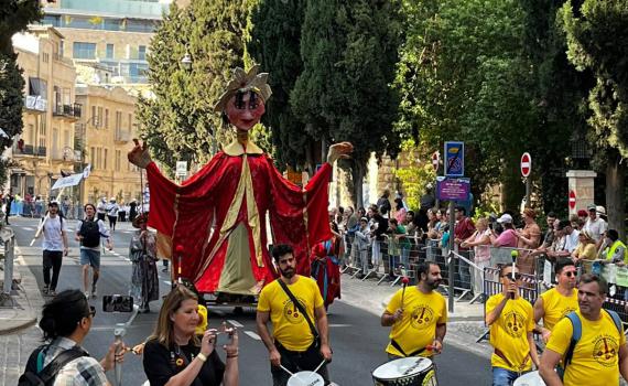 כלות קוריאניות וחסידי חב"ד: המיטב מצעדת ירושלים