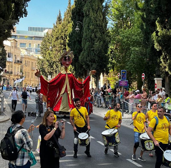 כלות קוריאניות וחסידי חב"ד: המיטב מצעדת ירושלים
