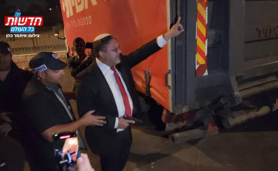 מהומות בירושלים: בן גביר שלף נשק מול מתפרעים