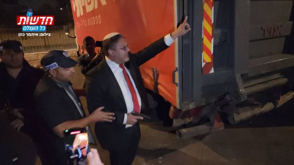 מהומות בירושלים: בן גביר שלף נשק מול מתפרעים