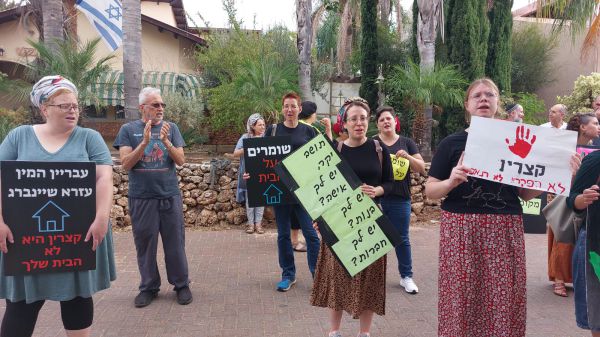 בעקבות לחץ ציבורי: בוטלה חופשת עזרא שיינברג